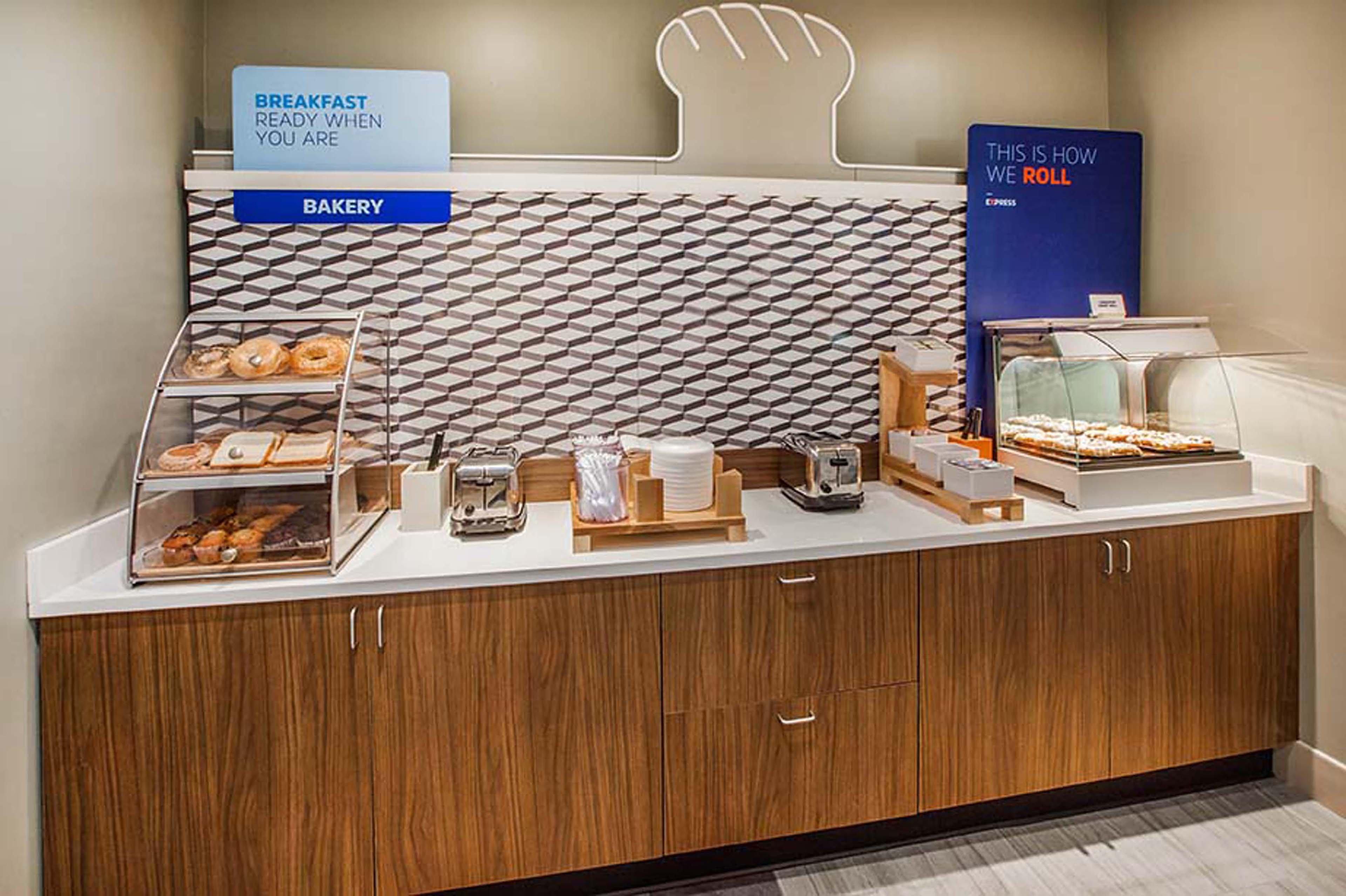 Holiday Inn Express Hotel & Suites Crawfordsville By Ihg Ngoại thất bức ảnh